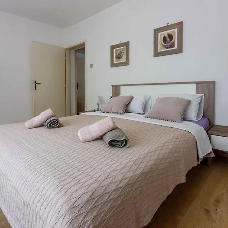 In 39336 Apartment *